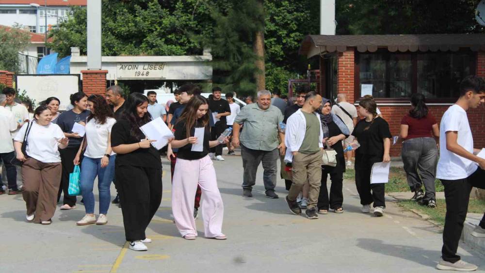 YKS maratonunda manzara değişmedi, ge&ccedil; kalanlar sınava alınmadı
