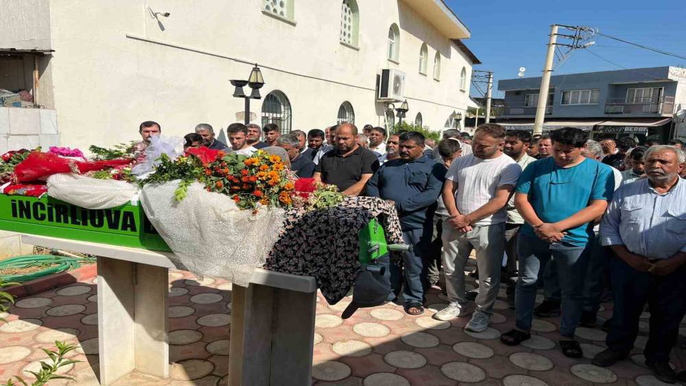 Eda, İncirliova&rsquo;da son yolculuğuna uğurlandı
