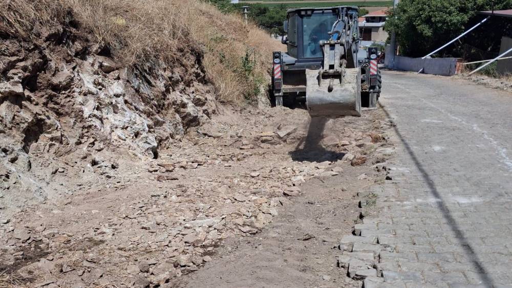 Şahinciler Mahallesi&rsquo;nde yol genişletme &ccedil;alışmaları başladı
