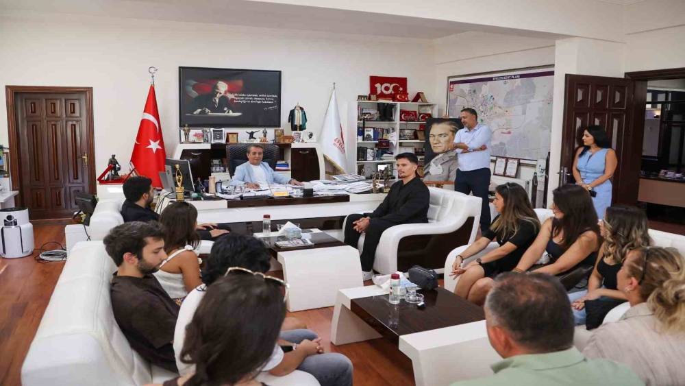 Hayallerine ulaşan gen&ccedil;ler Başkan Yetişkin ile buluştu
