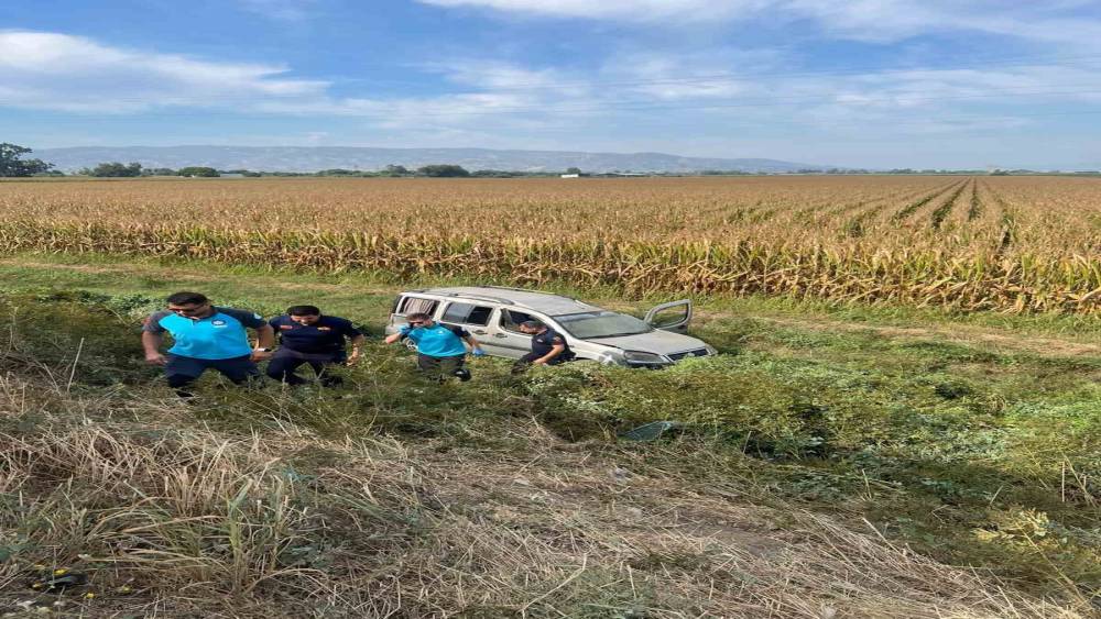 Aydın&rsquo;da tarlaya u&ccedil;an ara&ccedil; sabah fark edildi, i&ccedil;inden kimse &ccedil;ıkmadı
