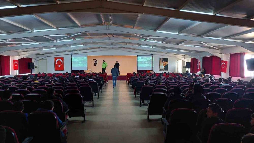 &Ouml;ğrenciler polislik mesleğini yakından tanıdı
