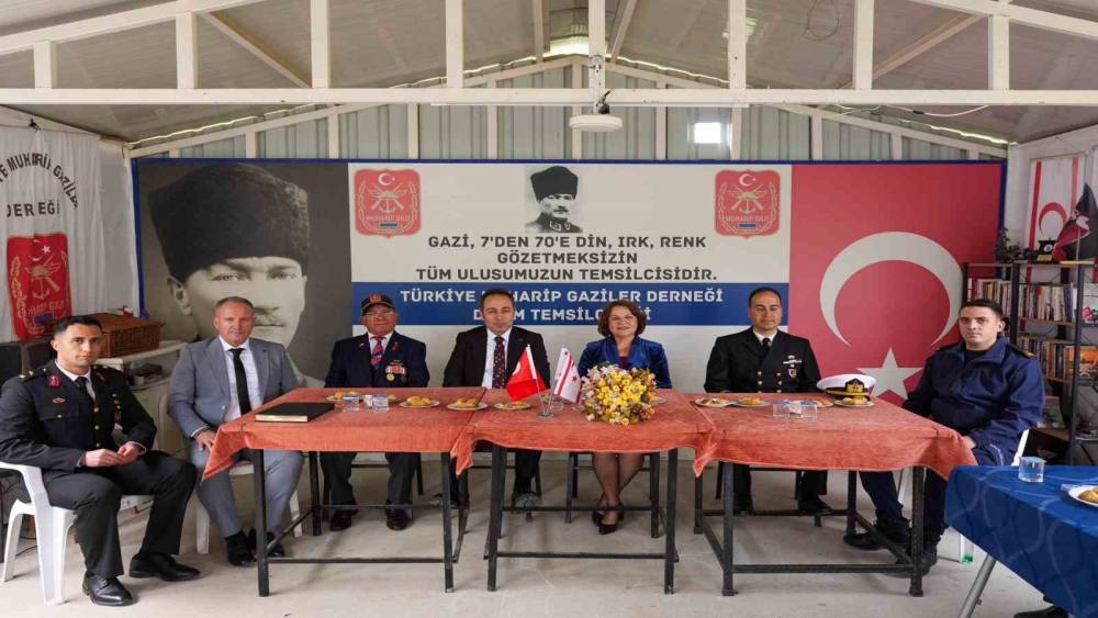 Didim protokol&uuml; bayramlaştı
