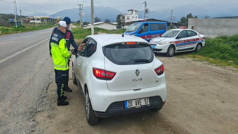 Karacasu&rsquo;da bayramda trafik ekipleri sahada
