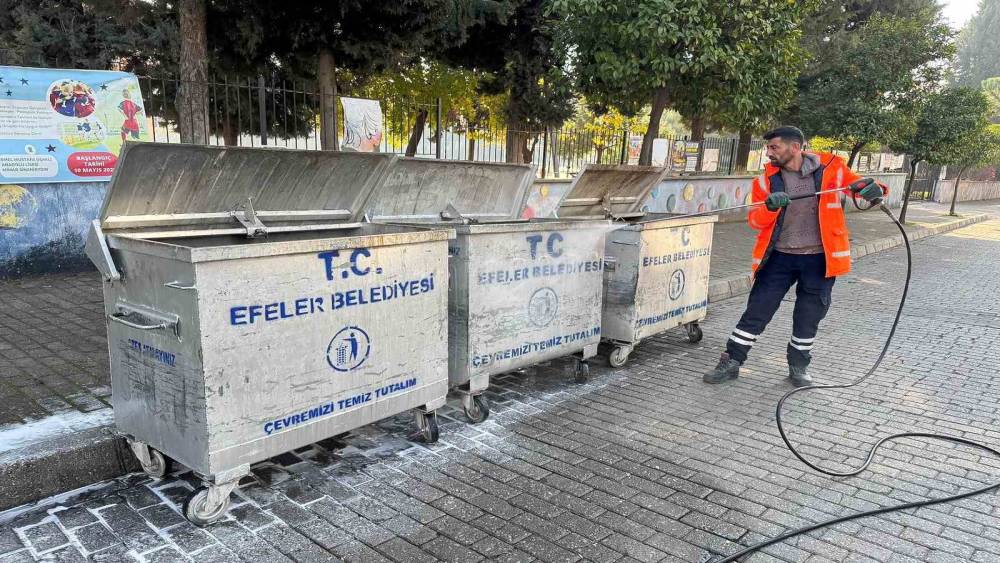 Efeler Belediyesi&rsquo;nden bayram temizliği
