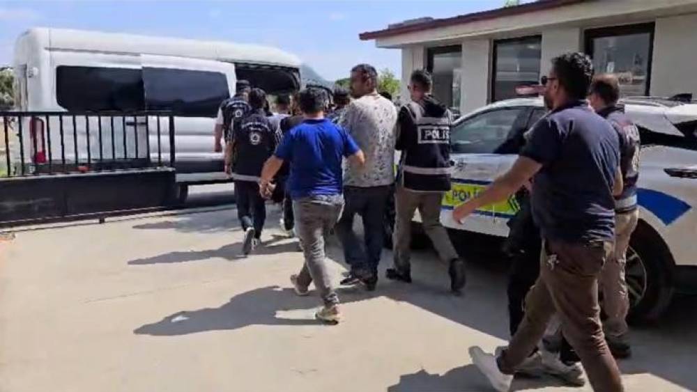 Didim&rsquo;de 34 d&uuml;zensiz g&ouml;&ccedil;men yakalandı, 3 organizat&ouml;r tutuklandı
