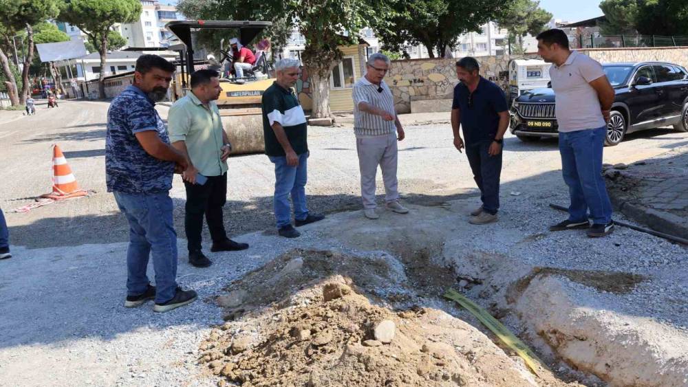 Nazilli Belediye Başkanı Tetik, yol &ccedil;alışmalarını yerinde inceledi
