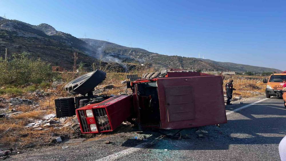 Kontrolden &ccedil;ıkan trakt&ouml;r devrildi: 1 yaralı
