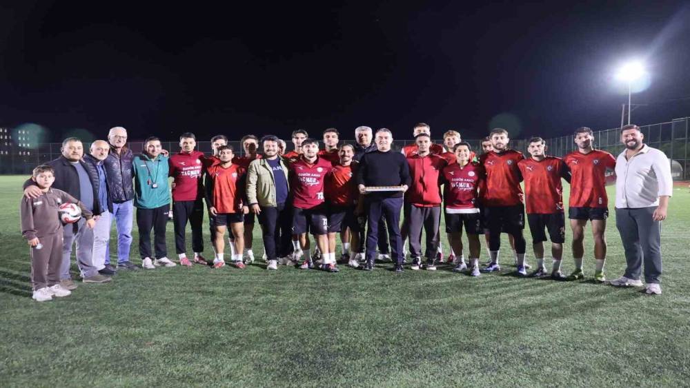 Kazanın ardından g&ouml;reve d&ouml;nen Arıcı&rsquo;dan Ko&ccedil;arlı Belediyespor&rsquo;a moral desteği
