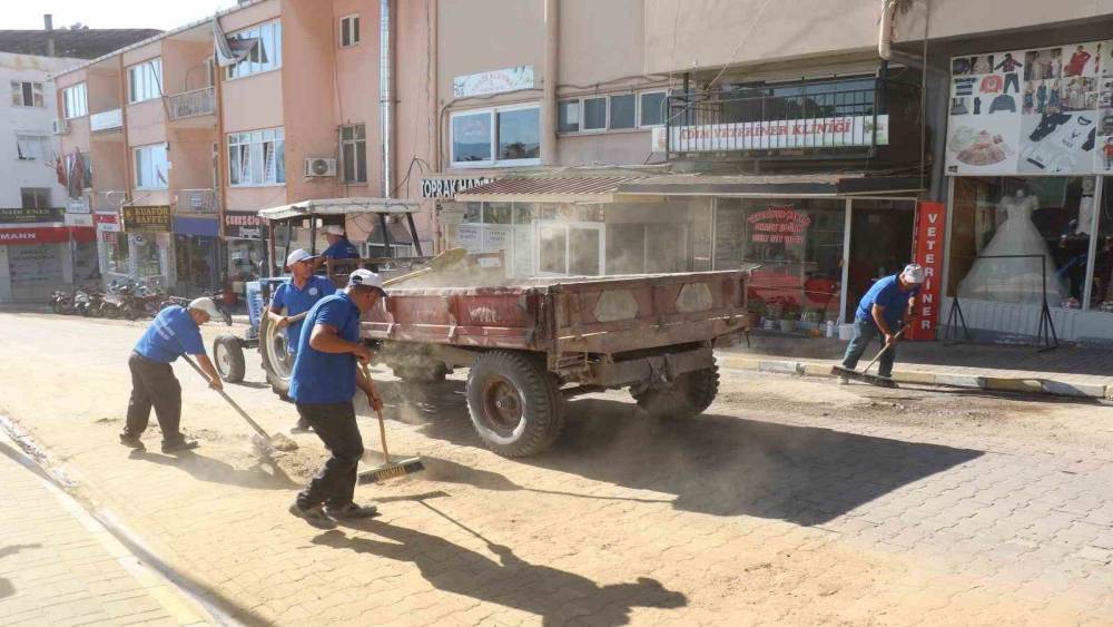 Bozdoğan&rsquo;da doğalgaz &ccedil;alışması sonrası yollarda temizlik &ccedil;alışması
