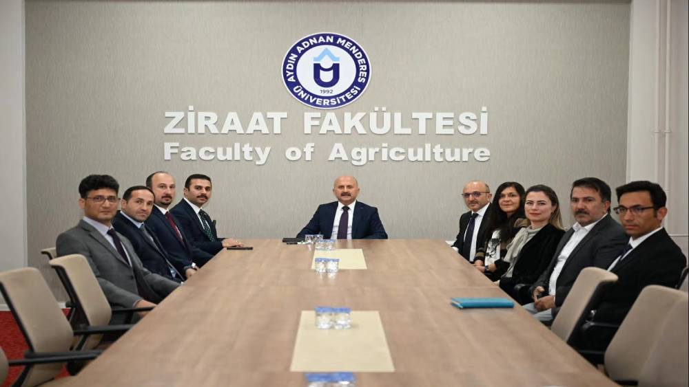 Aydın Valisi Varol, AD&Uuml; Ziraat Fak&uuml;ltesi&rsquo;nin uygulama alanlarını inceledi
