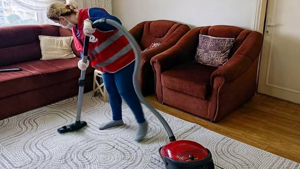 Efeler Belediyesi&rsquo;nin evde bakım hizmetleri s&uuml;r&uuml;yor
