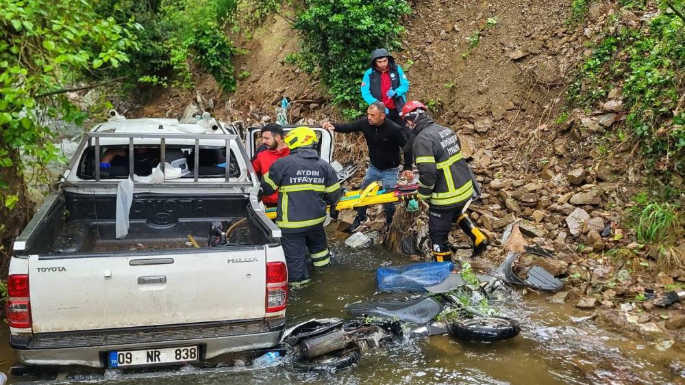 Kamyonet dere yatağına d&uuml;şt&uuml;: 2 yaralı
