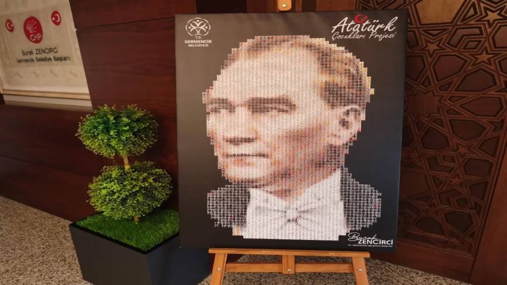 Germencik&rsquo;te 500 &ccedil;ocukla Atat&uuml;rk portresi oluşturuldu
