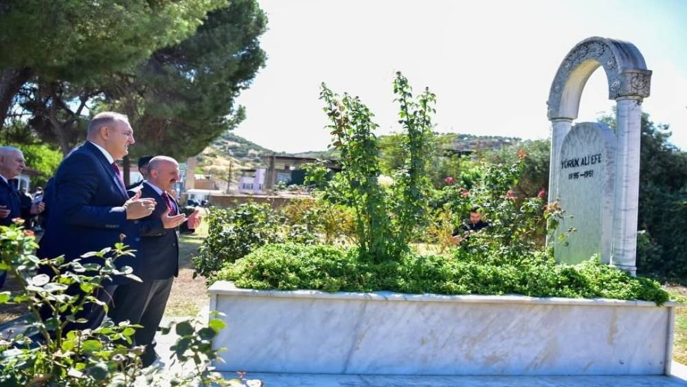 Y&ouml;r&uuml;k Ali Efe vefatının 75&rsquo;inci yılında kabri başında anıldı
