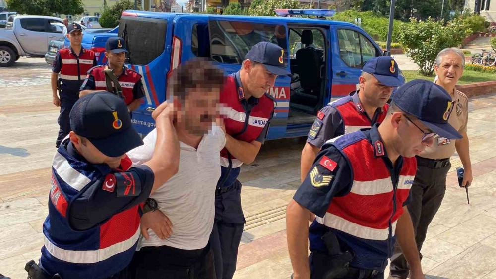 Eşinin boğazını keserek &ouml;ld&uuml;ren koca, yeniden serbest bırakıldı
