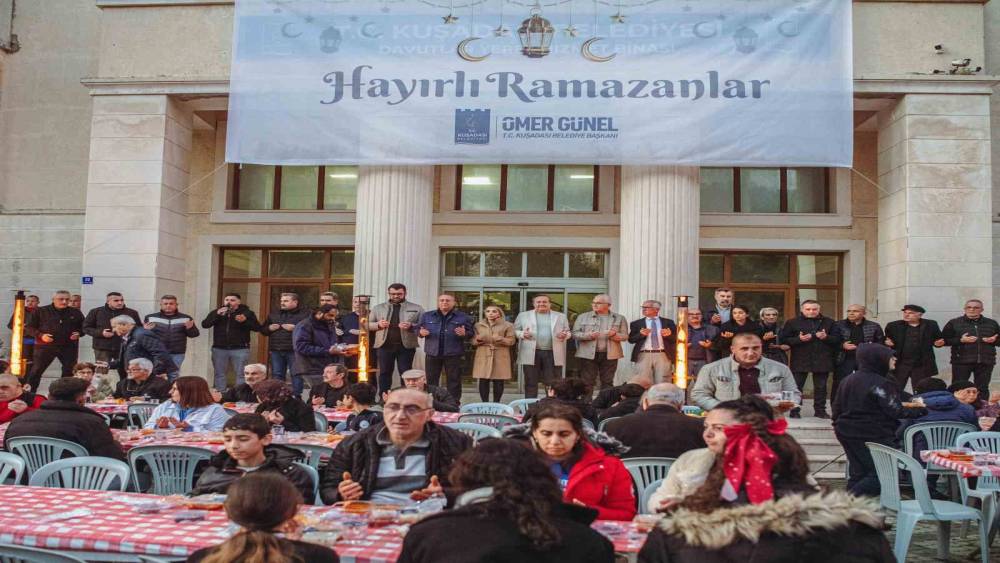 Davutlar&rsquo;da oru&ccedil;lar Kuşadası Belediyesi&rsquo;nin iftar sofrasında a&ccedil;ıldı
