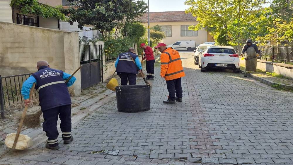 Efeler Belediyesi ekipleri kent genelinde &ccedil;alışmalarını s&uuml;rd&uuml;r&uuml;yor
