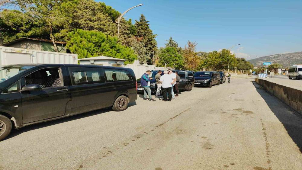 Kuşadası&rsquo;nda turist taşıyan ara&ccedil;lara sıkı denetim
