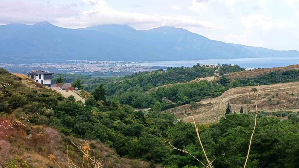 Toskana&rsquo;ya benzetilen doğal alan &ccedil;&ouml;plerden temizlendi
