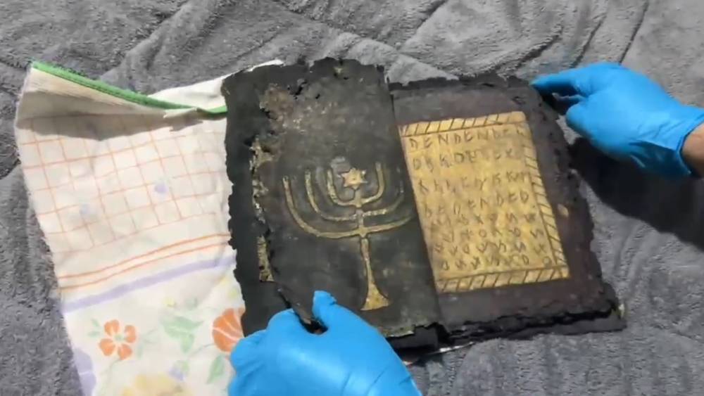 Aydın&rsquo;da Bizans d&ouml;nemine ait altın işlemeli dua kitabı ele ge&ccedil;irildi
