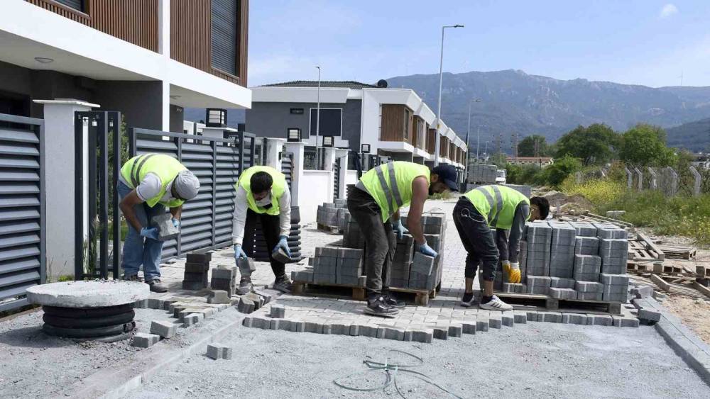 Kuşadası Belediyesi&rsquo;nden Davutlar Mahallesi&rsquo;ne kesintisiz hizmet
