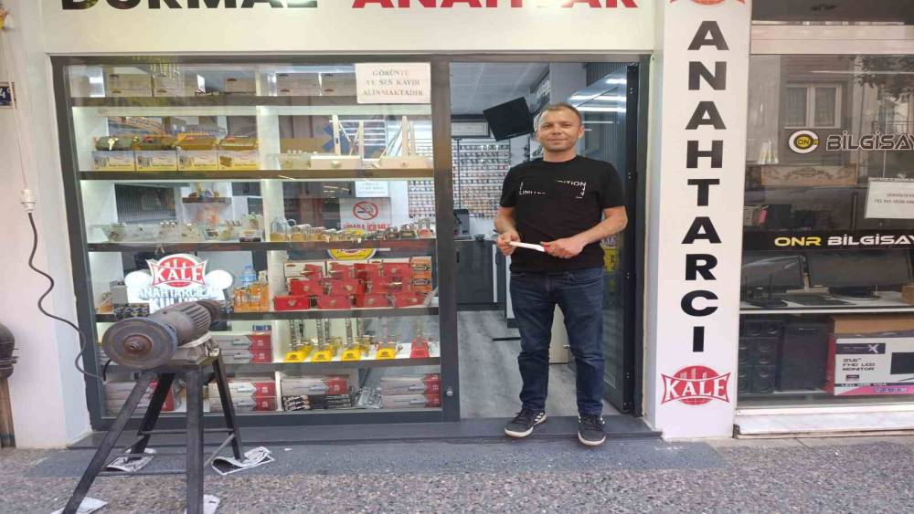 Bı&ccedil;ak bileme ustalarının mesaisi s&uuml;r&uuml;yor
