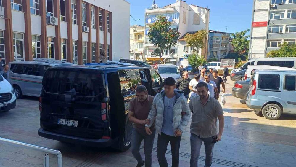 Okul &ccedil;evresindeki pompalı t&uuml;fek olayında 3 tutuklama
