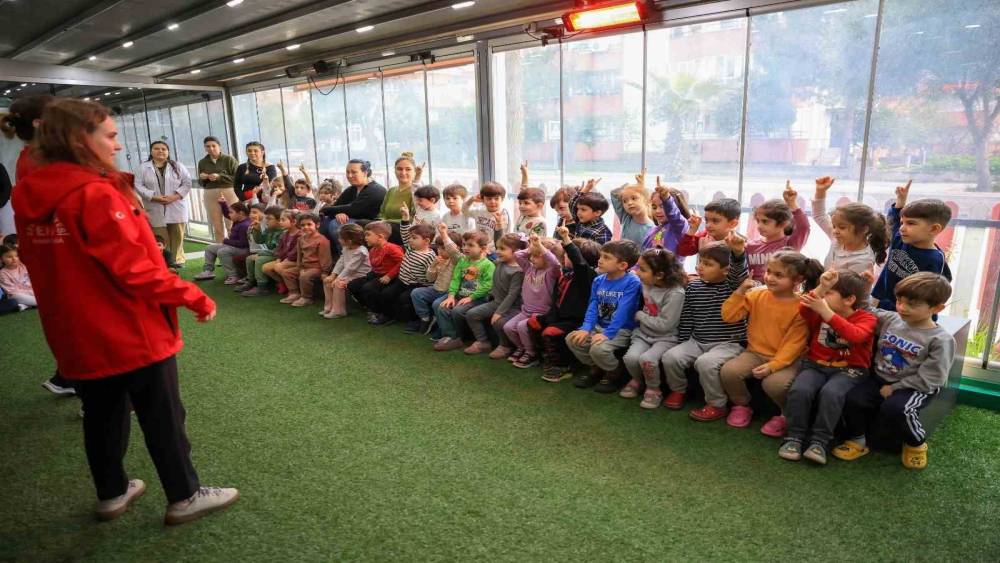 Efeler Belediyesi&rsquo;nden miniklere afet bilinci eğitimi
