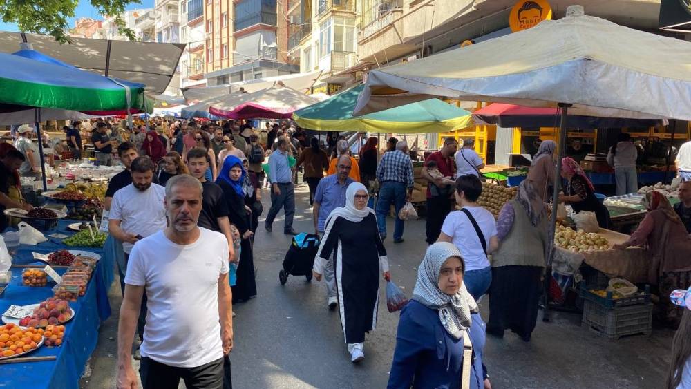 Tarihi Salı Pazarı&rsquo;nda bayram bereketi
