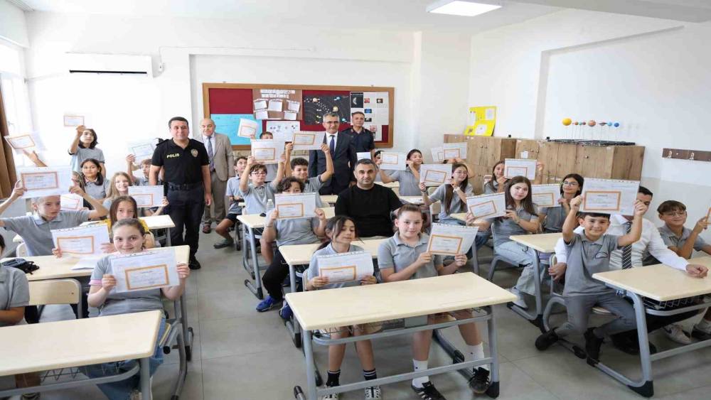 S&ouml;ke&rsquo;de 21 bin 537 &ouml;ğrenci karne sevinci yaşadı
