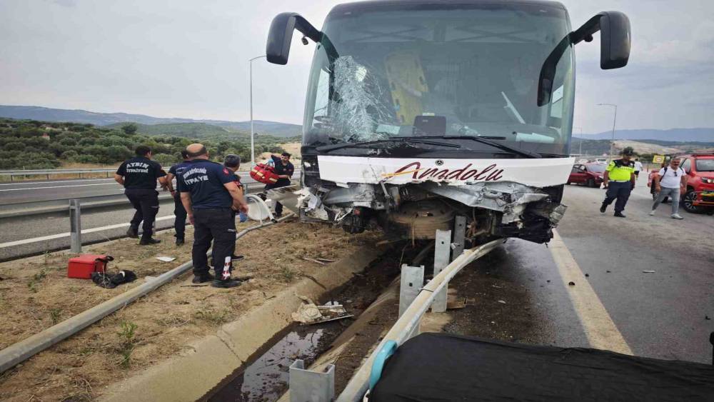 Aydın-Denizli otoyolunda feci kaza: 1&rsquo;i ağır 20 yaralı
