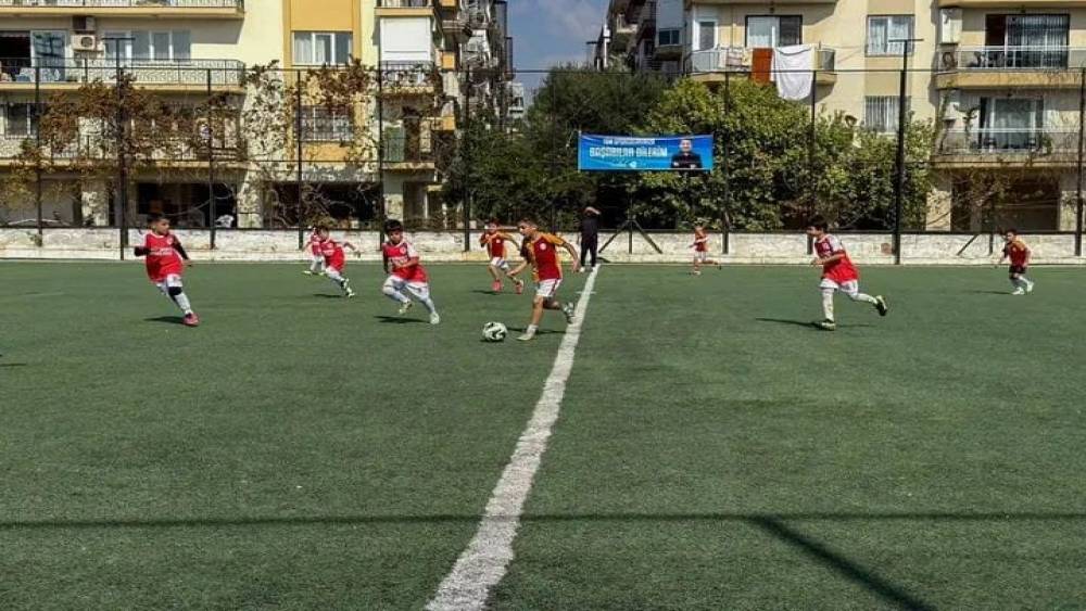 Efeler&rsquo;de minik sporcular kıyasıya m&uuml;cadele etti
