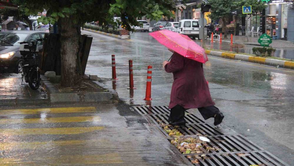 Aydın&rsquo;da sağanak yağış başladı
