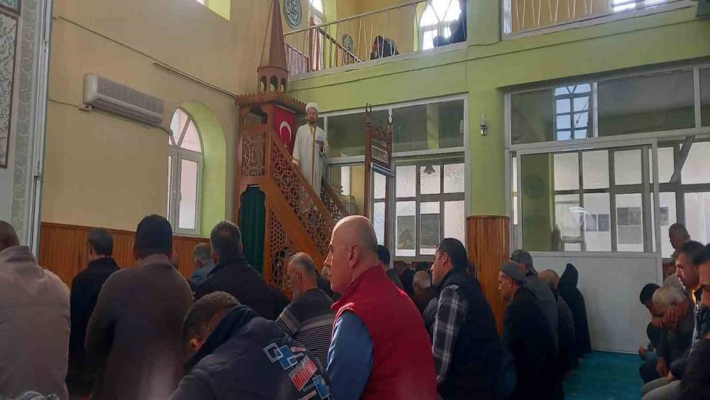 Cuma hutbesinde &rsquo;yeni yıl ve kimlik&rsquo; vurgusu yapıldı
