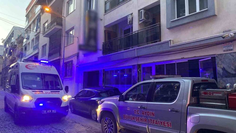 Apart odasında &ccedil;ıkan yangın panikletti
