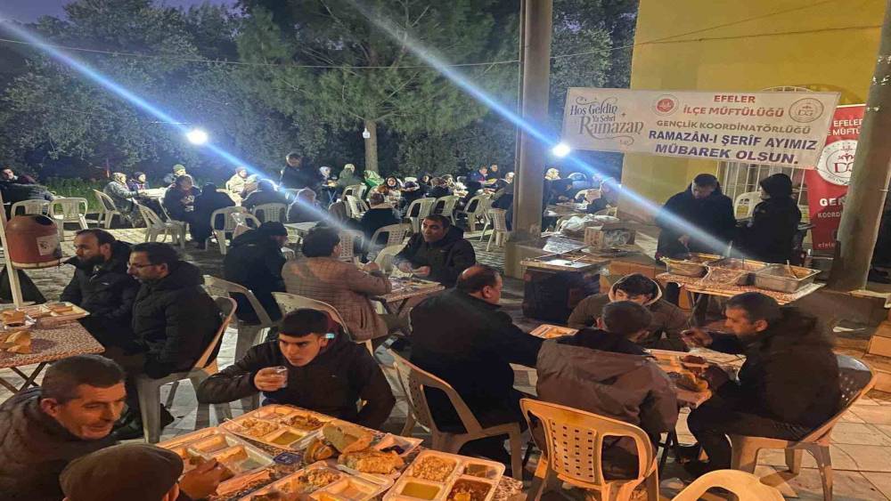 Efeler&rsquo;de &rsquo;Mahallece İftardayız&rsquo; programı vatandaşları buluşturdu
