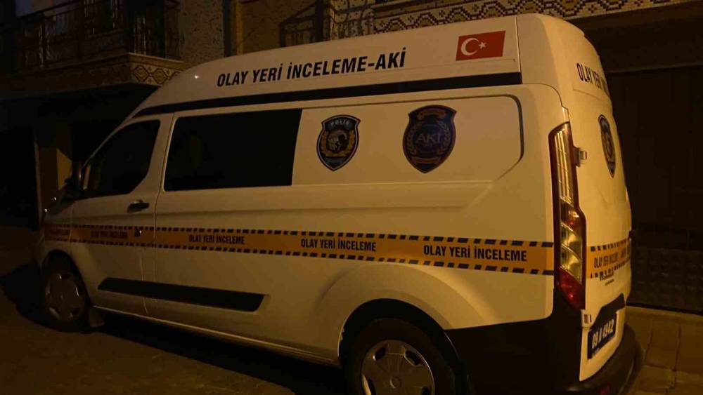Apartmanı saran k&ouml;t&uuml; koku acı ger&ccedil;eği ortaya &ccedil;ıkarttı
