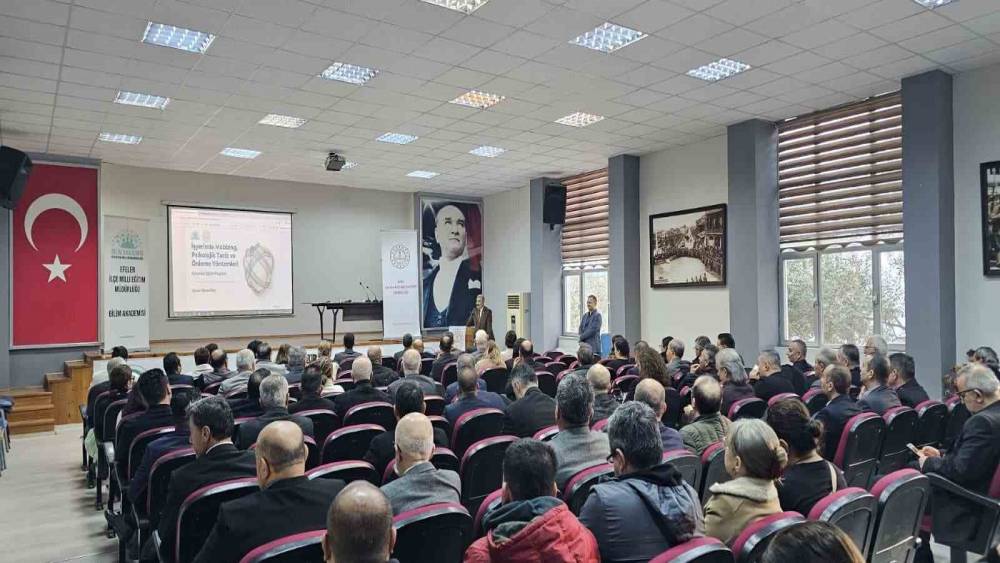 Okul idarecileri &rsquo;Mobbing ve Akran Zorbalığı konusunda bilgilendirildi
