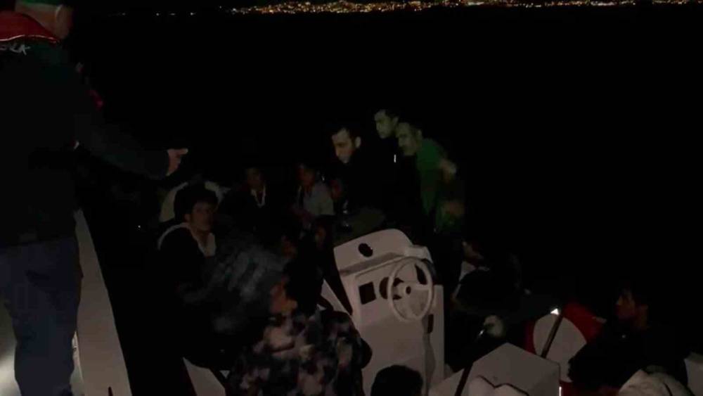 Mobil radar tespit etti, d&uuml;zensiz g&ouml;&ccedil;menler yakalandı
