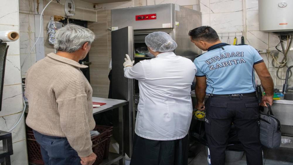 Kuşadası Belediyesi&rsquo;nden restoranlara sıkı denetim
