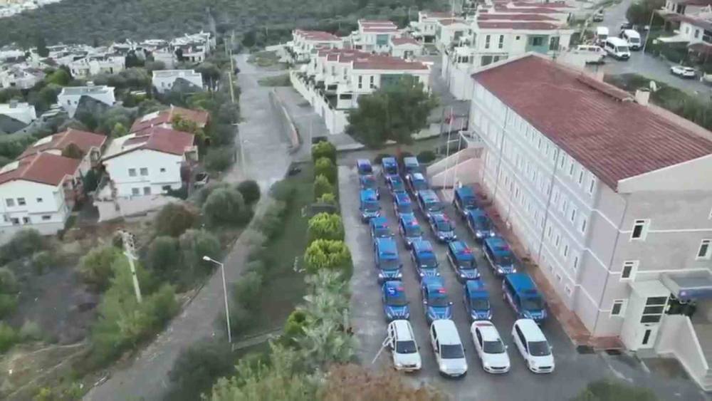 Kuşadası&rsquo;nda narkotik operasyonu: 45 ş&uuml;pheli g&ouml;zaltına alındı
