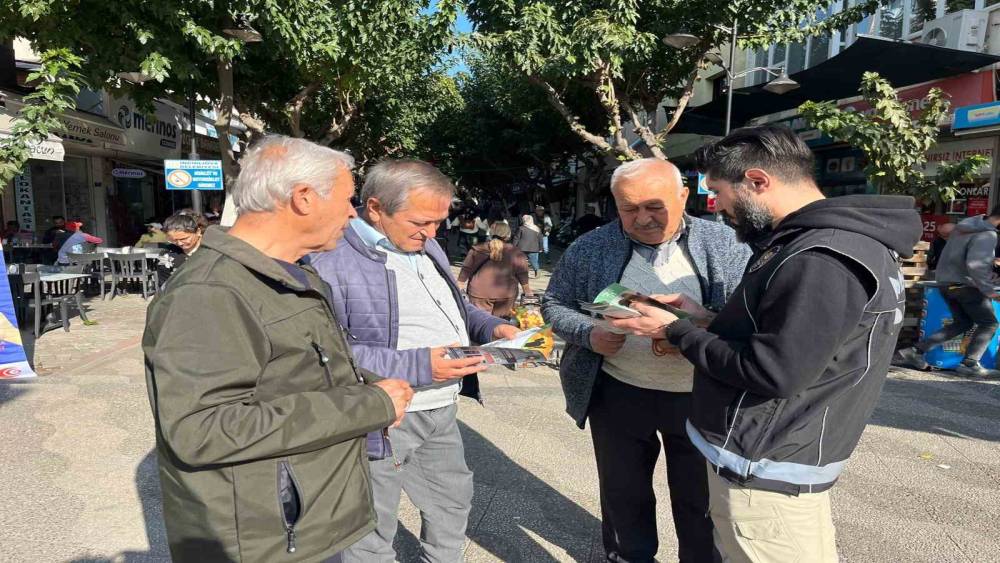 İncirliova’da polis ekipleri vatandaşları uyuşturucuya karşı bilgilendirdi
