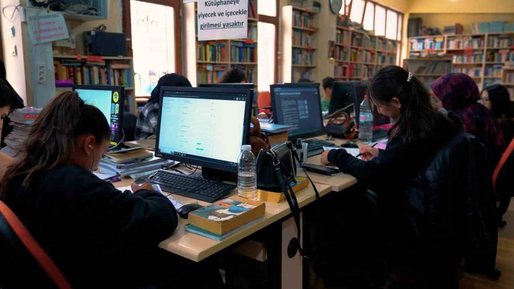 Didim Belediyesi Halk K&uuml;t&uuml;phanesi gen&ccedil;lerin buluşma merkezi oldu
