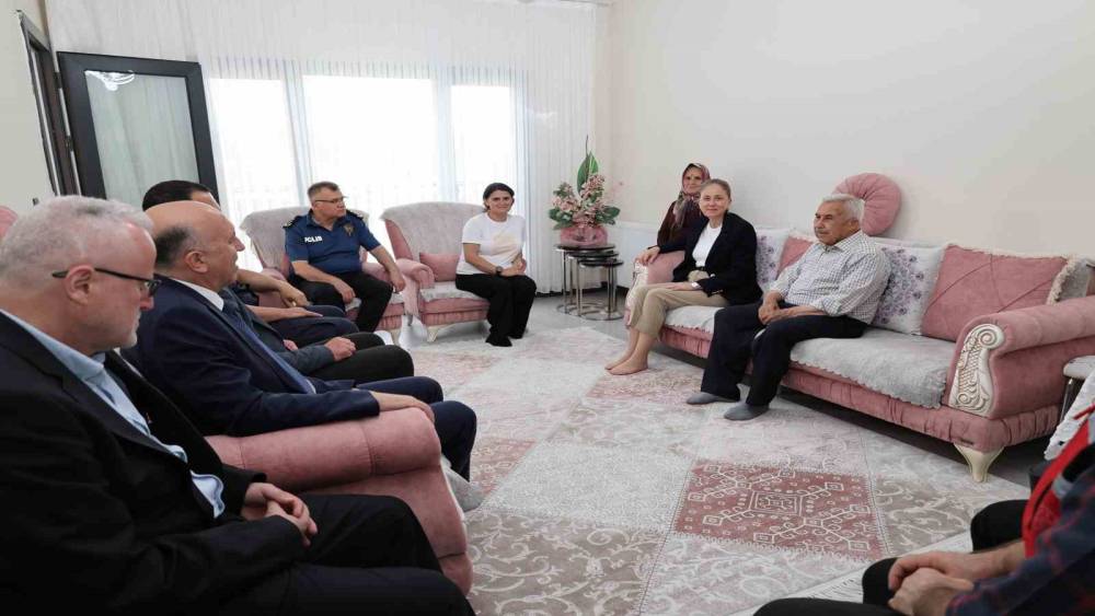 Kaymakam K&uuml;peli şehit ailelerini unutmadı
