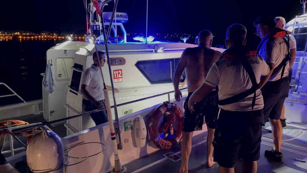 Didim a&ccedil;ıklarında alabora olan teknedeki 2 kişi kurtarıldı
