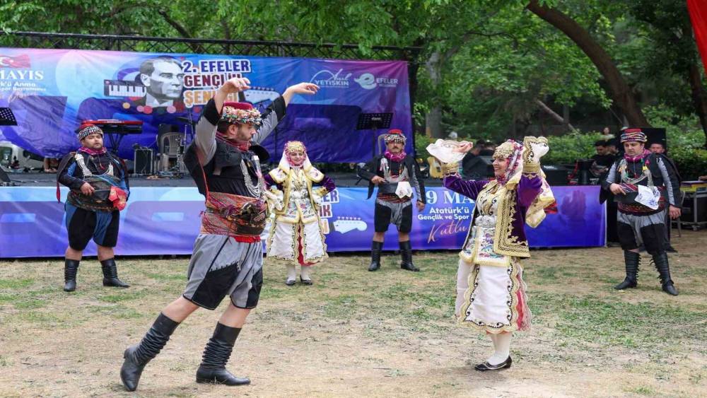 Efeler&rsquo;de vatandaşlar sanata doyacak
