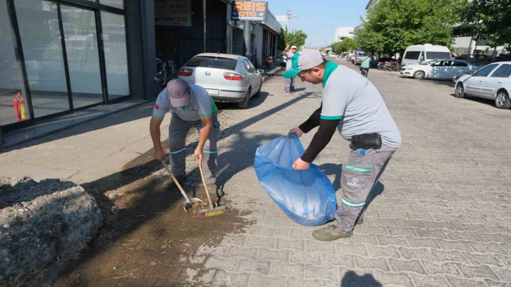 Nazilli Belediyesi&rsquo;nden sanayi b&ouml;lgesinde topyek&uuml;n temizlik seferberliği
