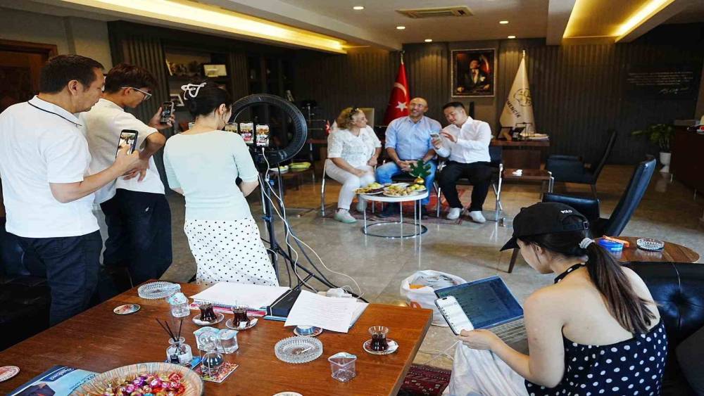 Başkan Zencirci, &Ccedil;inli tanıtım el&ccedil;ilerini ağırladı
