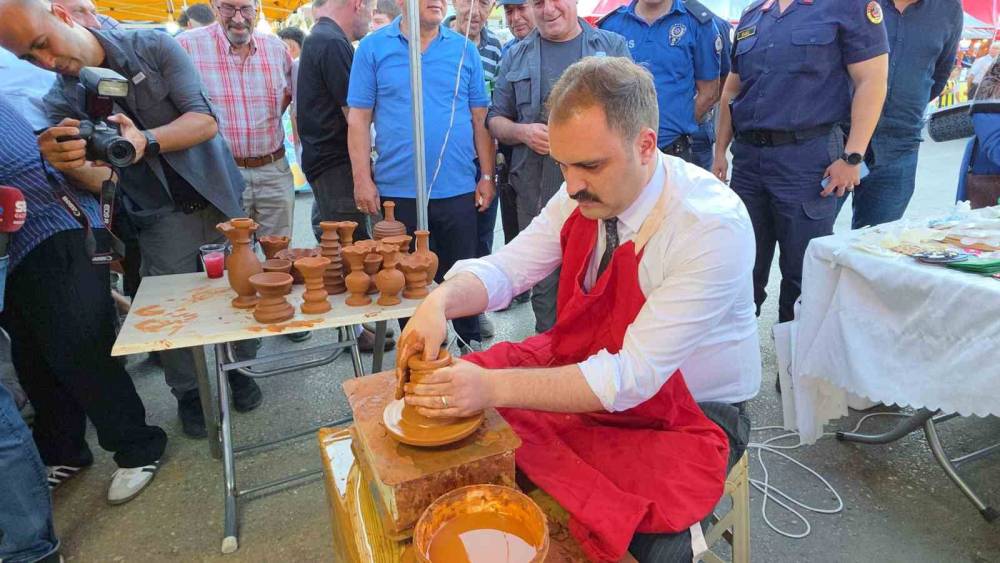 Karacasu&rsquo;da protokolden &ccedil;&ouml;mlek şov
